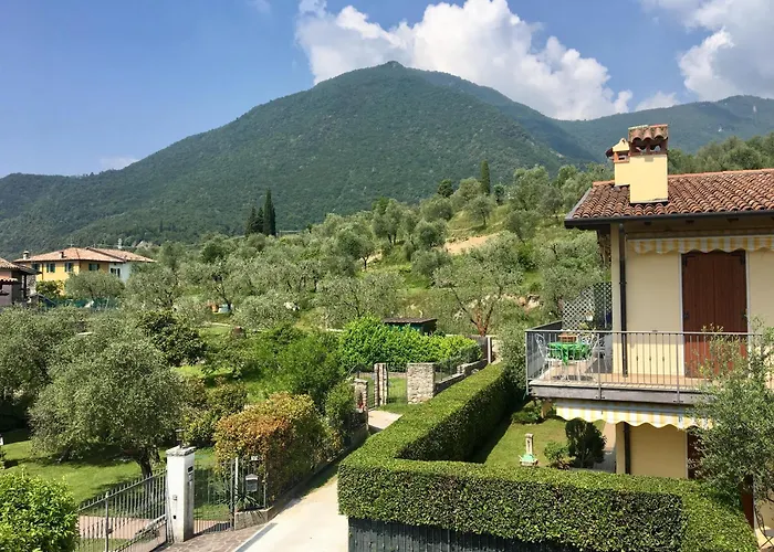 Casa Con Ampio Terrazzo, Vista Lago E Giardino