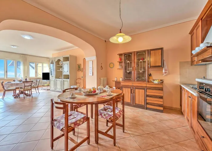 Angela -Terrace & Beautiful View Lake - Happy Rentals